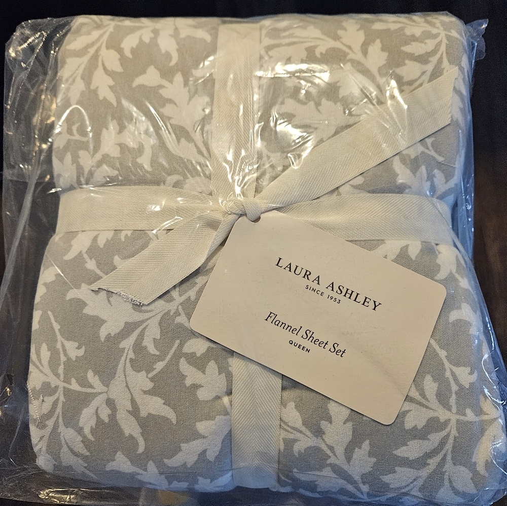 Laura Ashley, Cotton Flannel Sheet Set, Gray/White, Queen